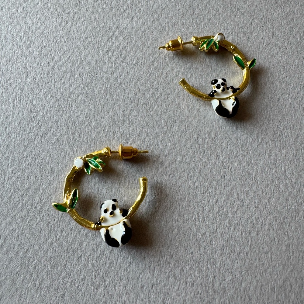 Elegant Panda Hoop Earrings M516 - Picture 4 of 4